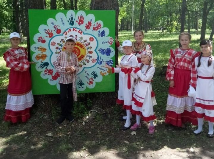 Кече Сөнчәле «Парне» балалар фольклор коллективы – тамашачы өчен бүләк