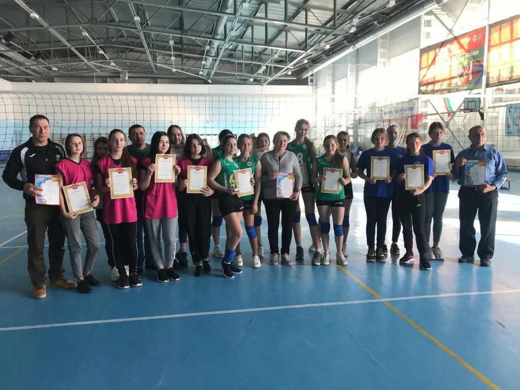 Савгачевская и емелькинская команды стали сильнейшими на соревнованиях по волейболу