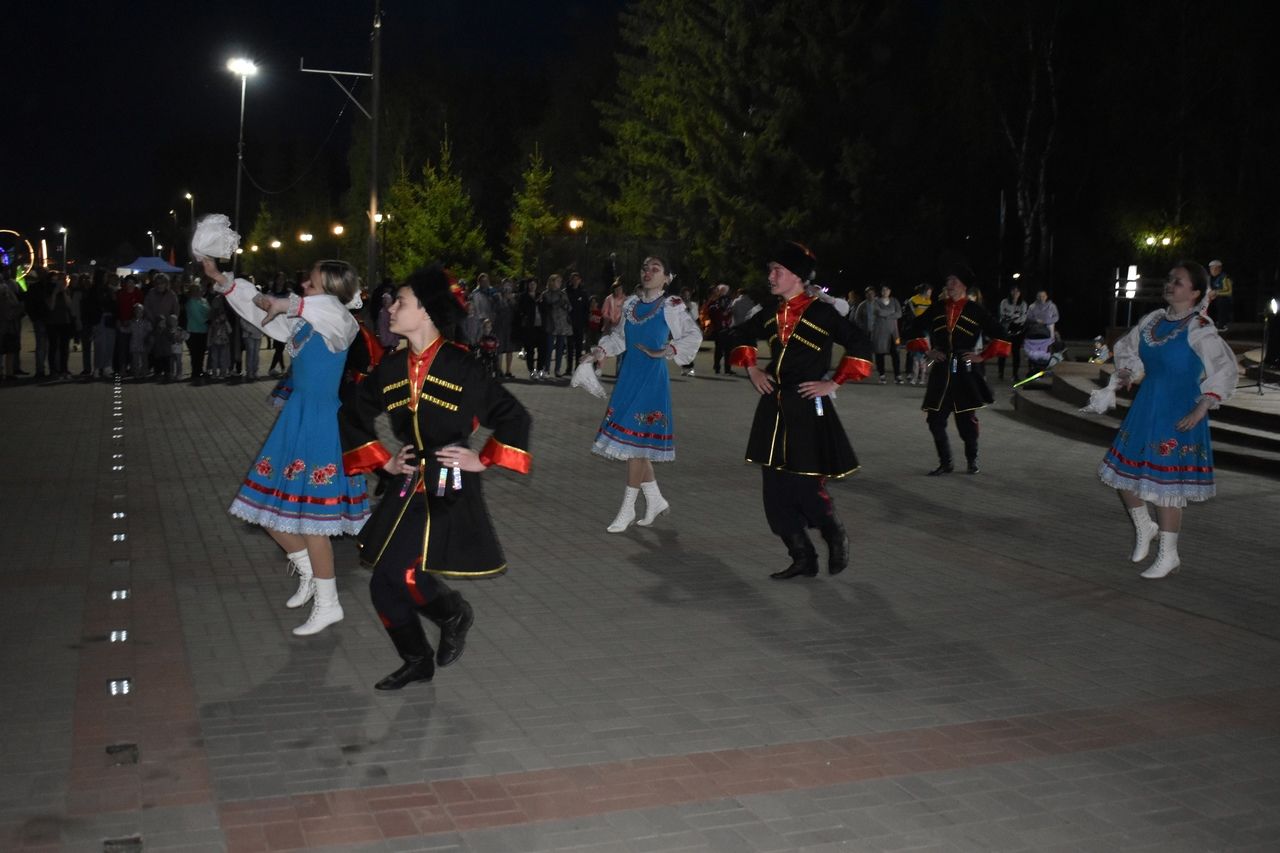 В Аксубаеве прошло массовое гуляние в честь Дня Победы