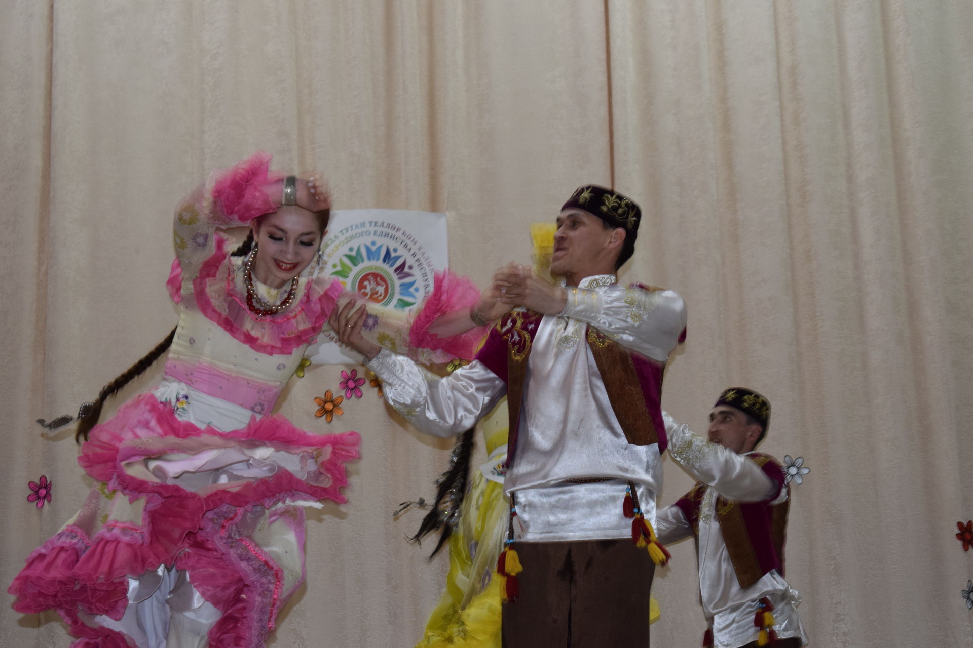 Аксубаевцы с овациями встретили Государственный ансамбль песни и танца РТ