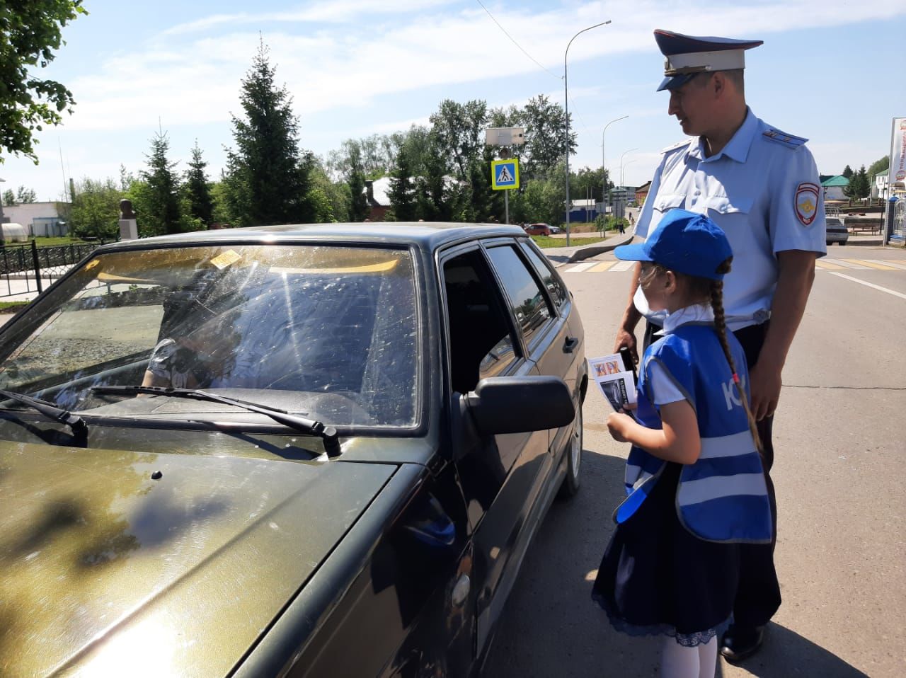 Аксубаевские юные инспектора движения вновь вышли на дорогу с госавтоинспекторами