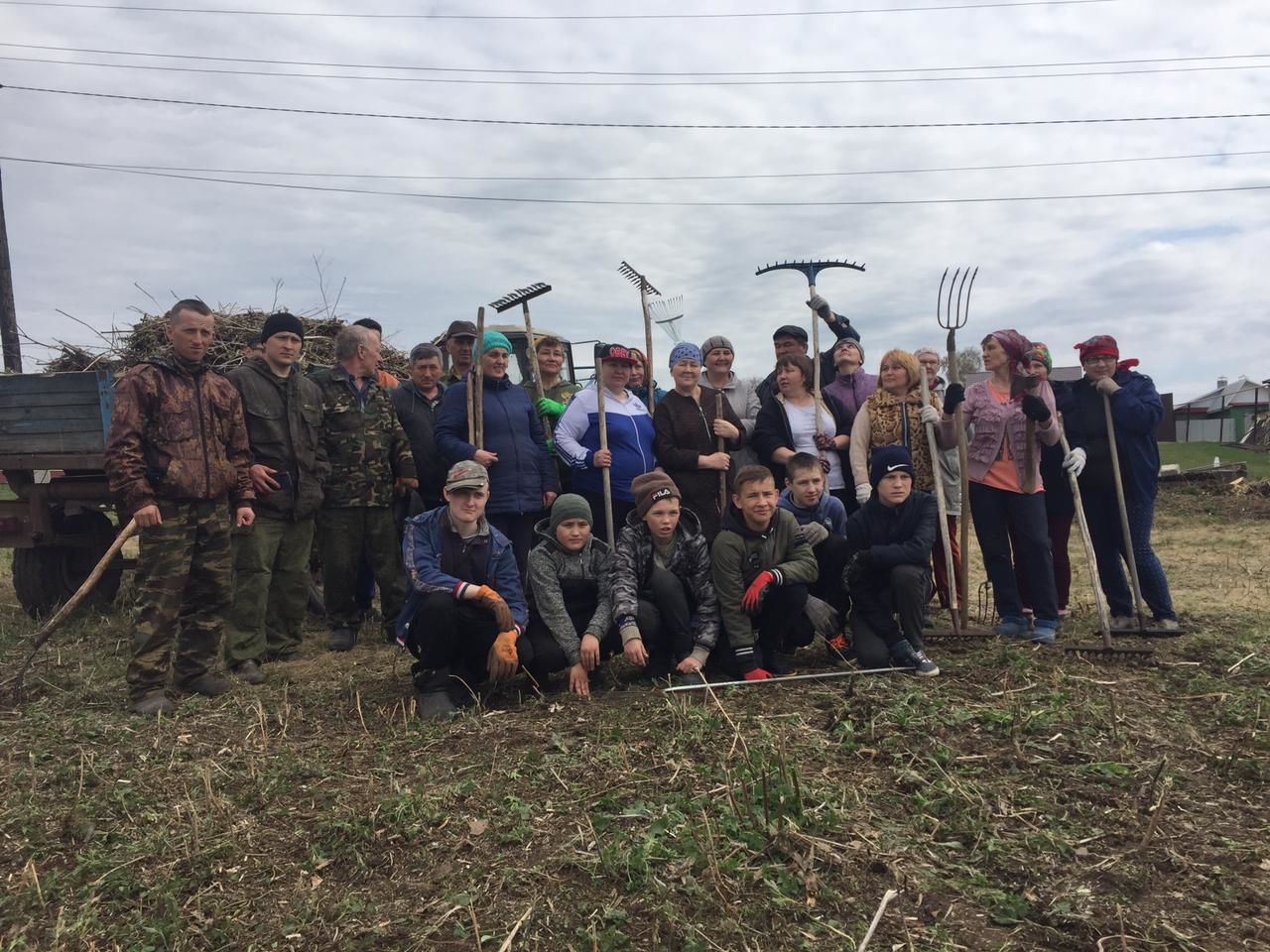 Жители Аксубаевского района продолжают активно принимать участие в субботниках