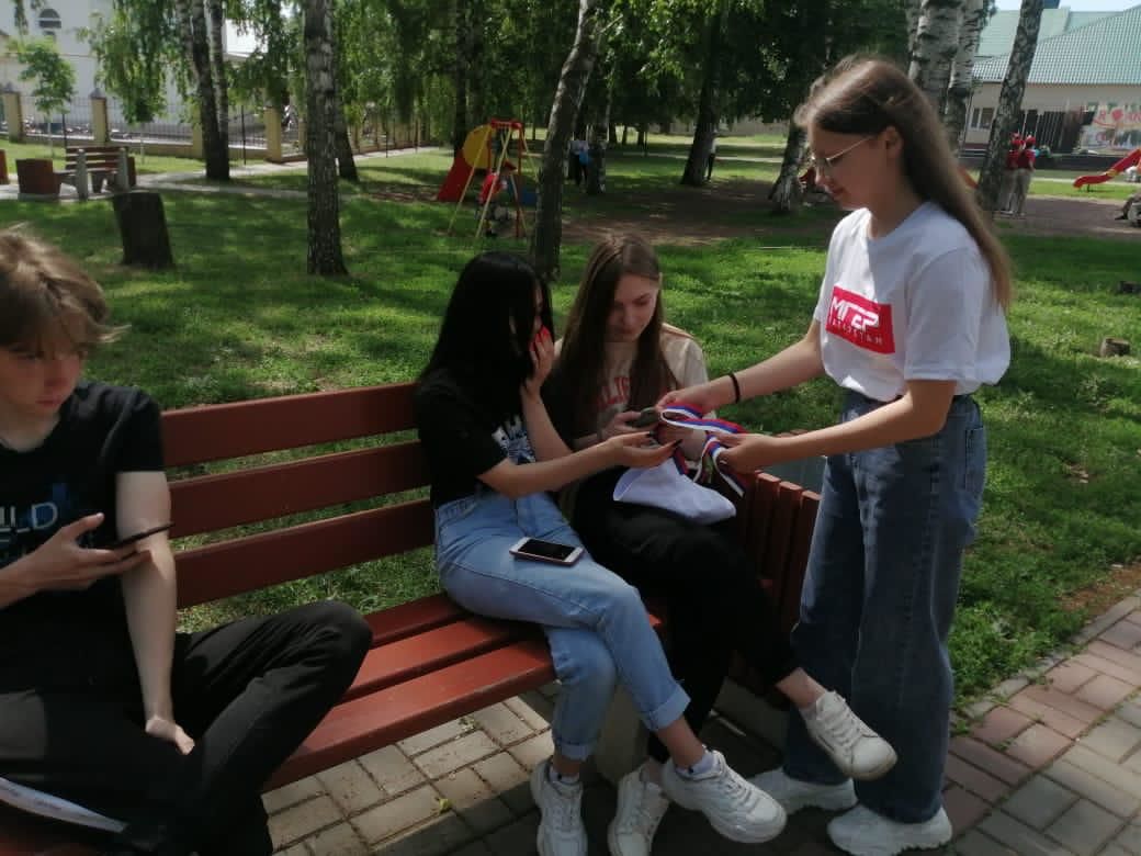 В Аксубаевском районе прошла акция «Российский триколор»