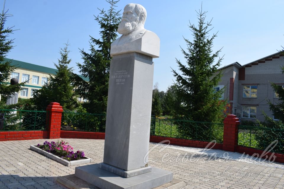 Памятник Шелеби в Аксубаеве собрал деятелей чувашской культуры