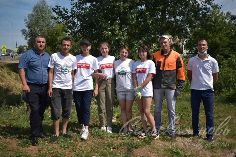 Активисты Молодой Гвардии присоединились к экологической акции «Чистый берег»&nbsp;