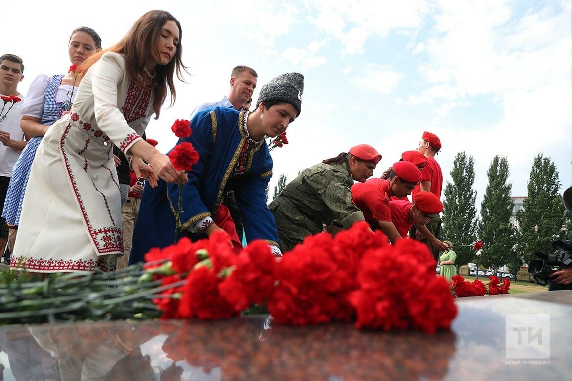 У памятника воину-освободителю в Казани прошла первая акция «Наши герои»