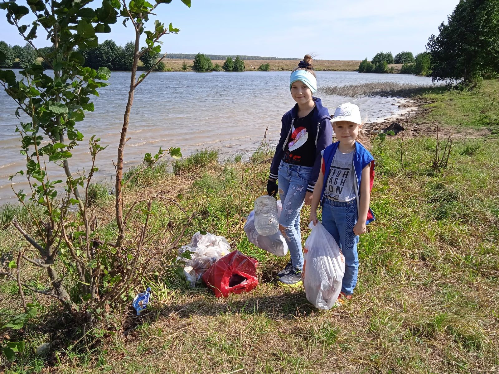 В Аксубаевском районе дети очистили берег реки