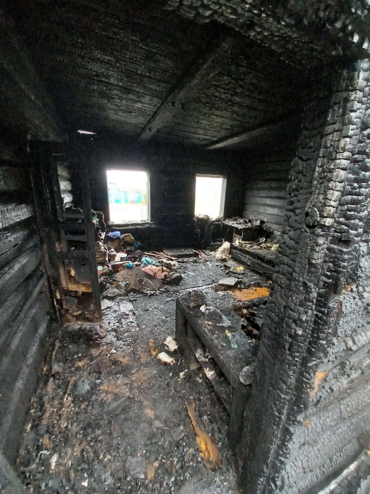 Пожар в Аксубаевском районе: из горящего дома вышли в пижамах