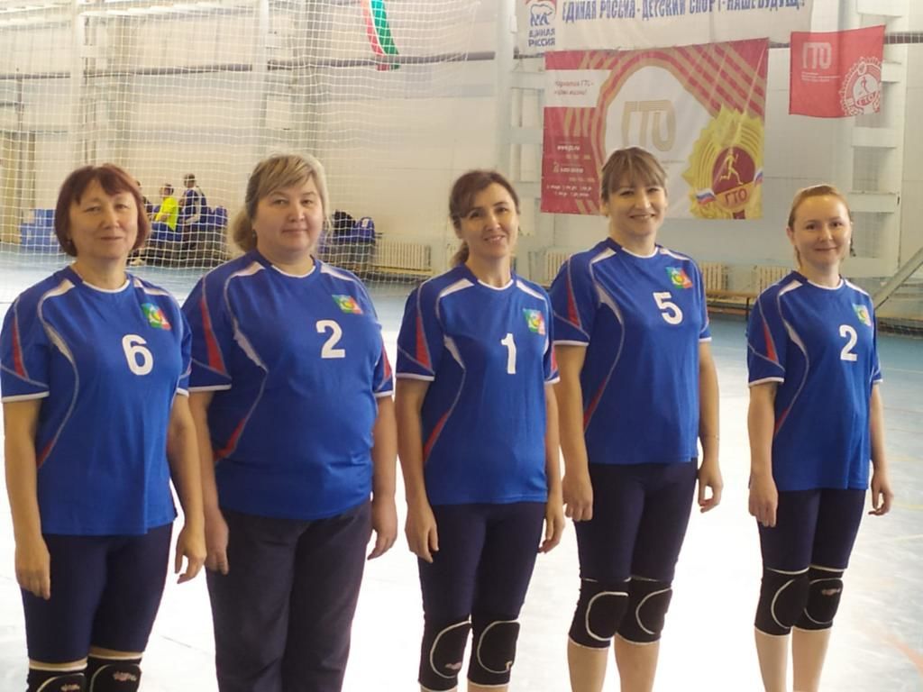 Женская волейбольная команда из Савгачева взяла «золото»