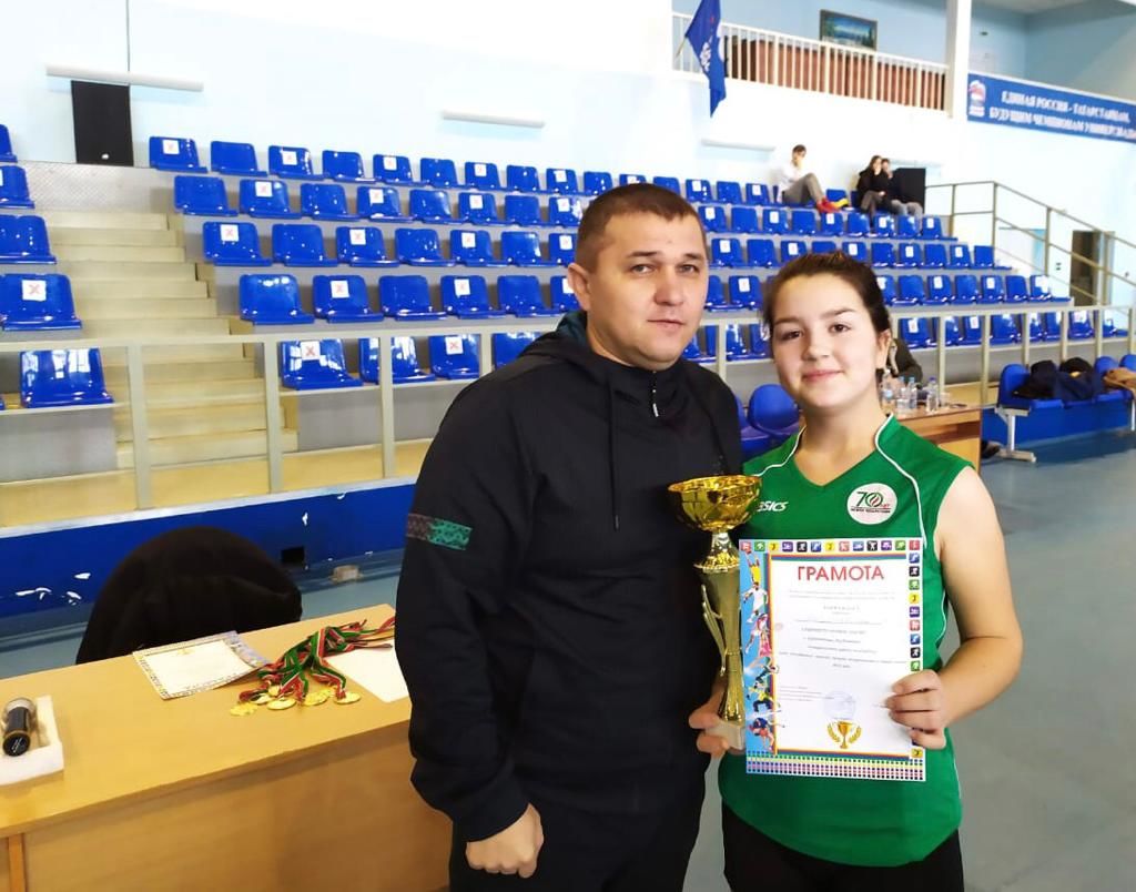 Женская волейбольная команда из Савгачева взяла «золото»