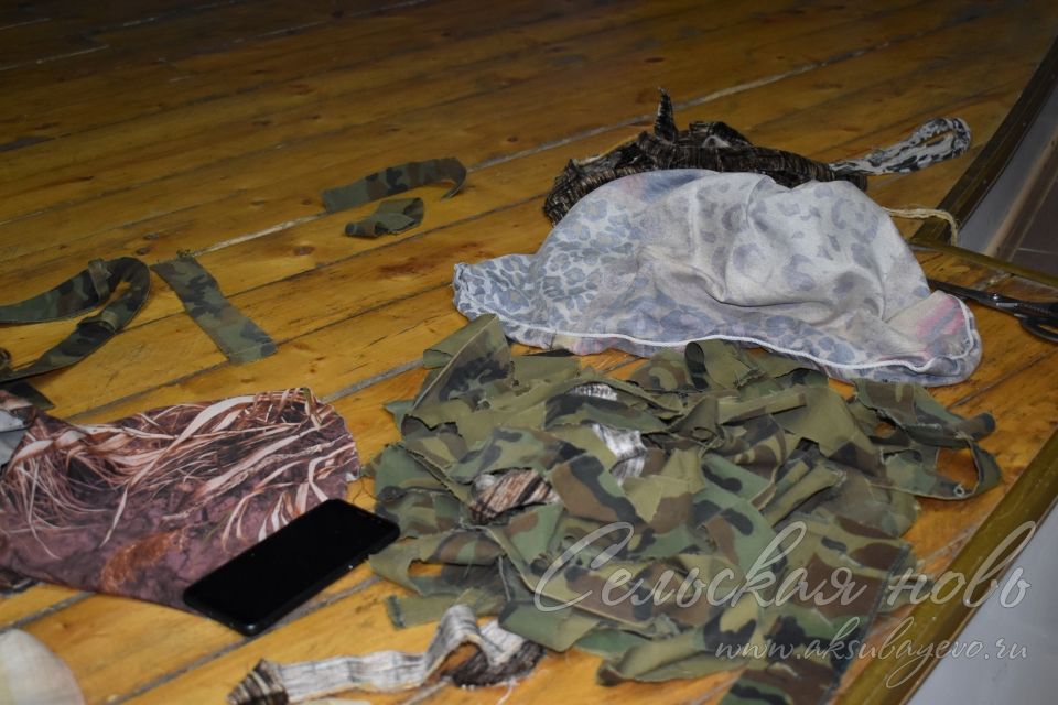 В Аксубаеве вяжут маскировочные сетки для солдат