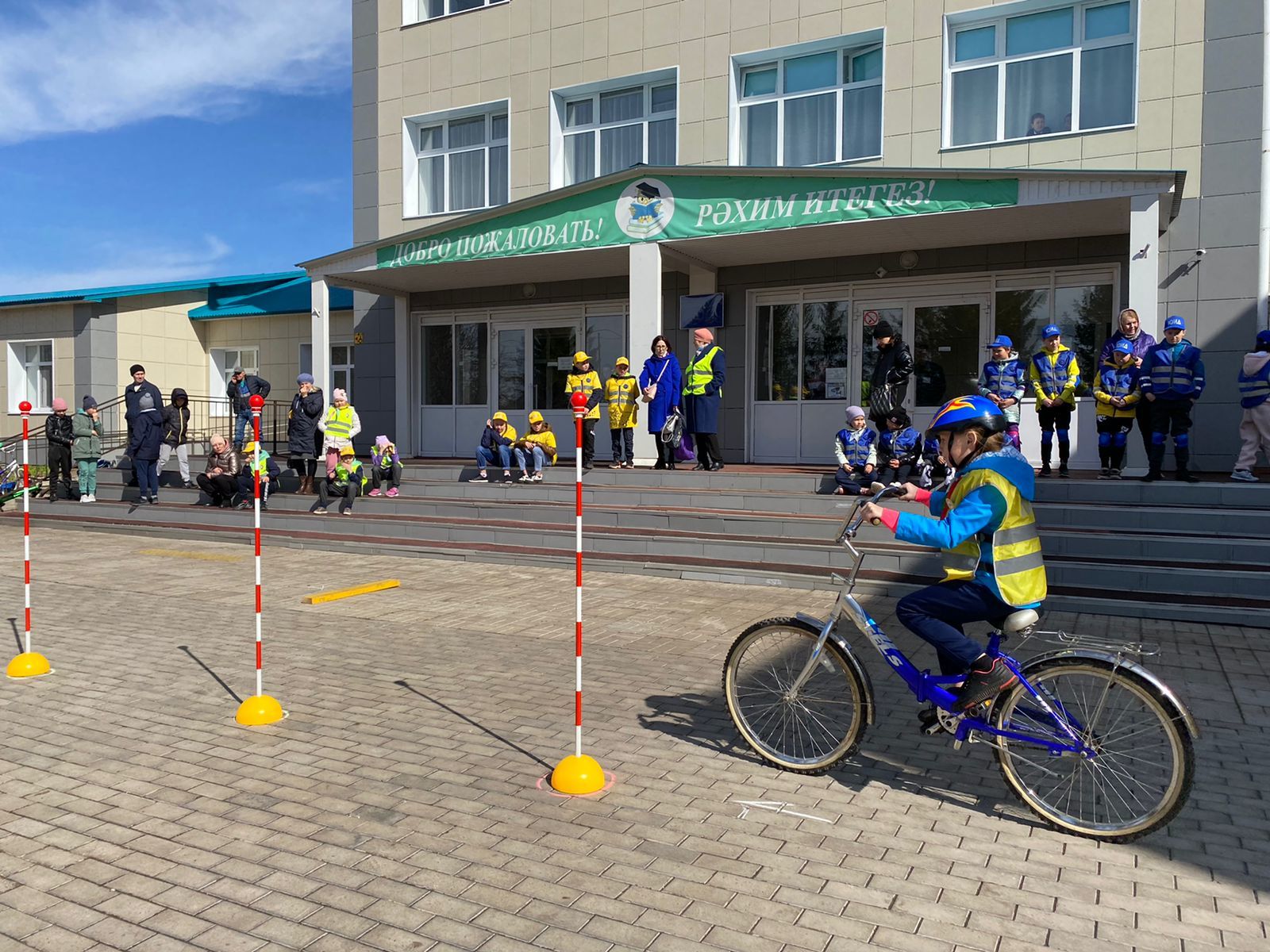 Юидовцы открыли сезон конкурсом «Безопасное колесо»