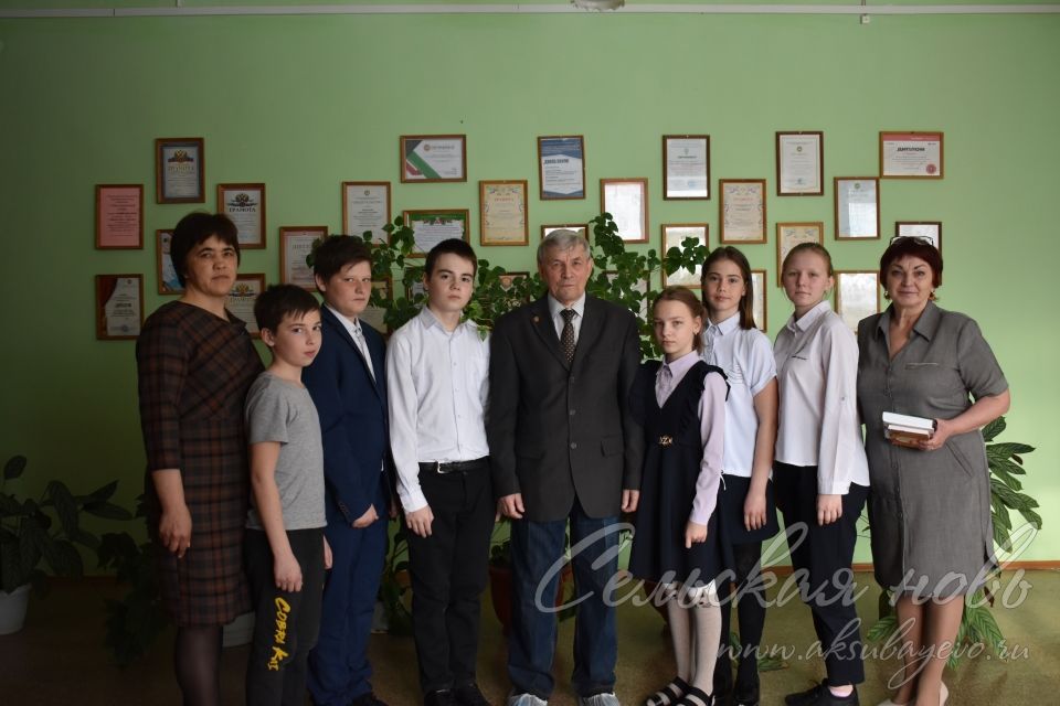 Учащиеся Новодемкинской школы встретились с журналистом, писателем