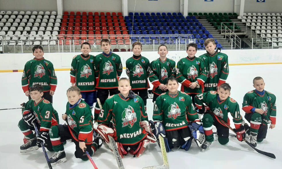 Аксубаевские хоккеисты совершенствуют свои навыки на товарищеских встречах