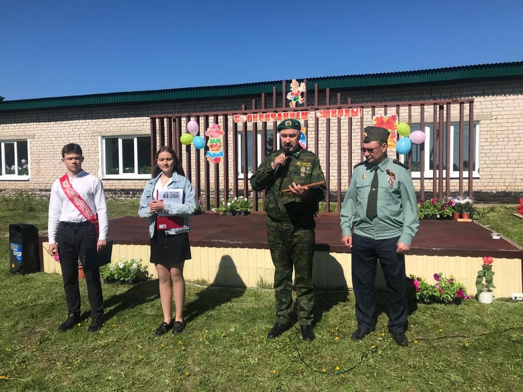 Аксубаевская общественная организация ветеранов наградила участников парада Победы