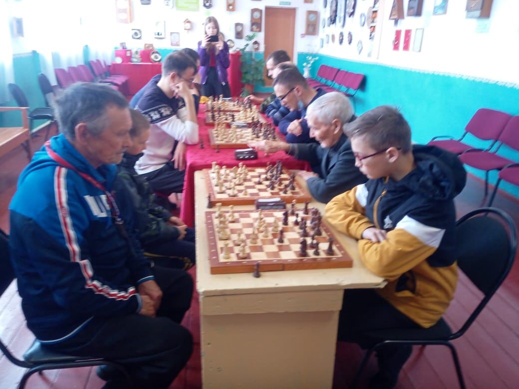 Аксубаевскому ветерану-шахматисту посвятили турнир