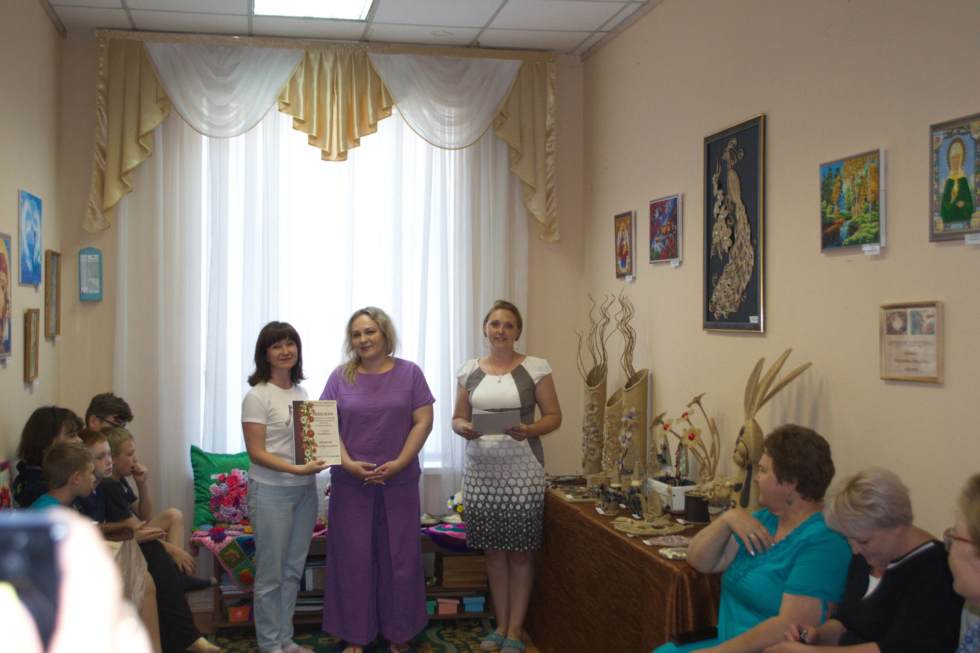 В Аксубаевском краеведческом музее открылась выставка декоративно-прикладного искусства «Руками женщины»