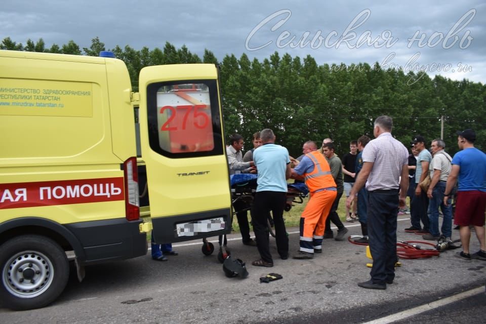 ДТП в Аксубаевском районе: легковушку пришлось разрезать, чтобы помочь пассажирке