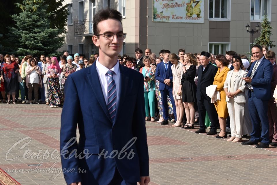 На центральной площади Аксубаева прошел главный выпускной района
