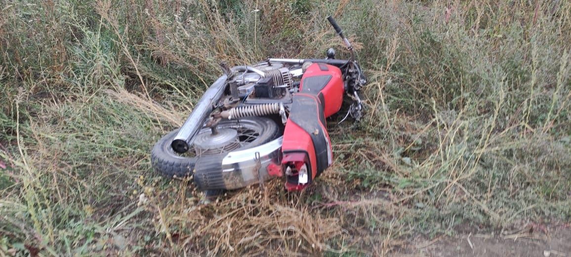 Мотоцикл улетел в кювет в Аксубаевском районе: водитель отделался ушибами, двое пассажиров – в больнице