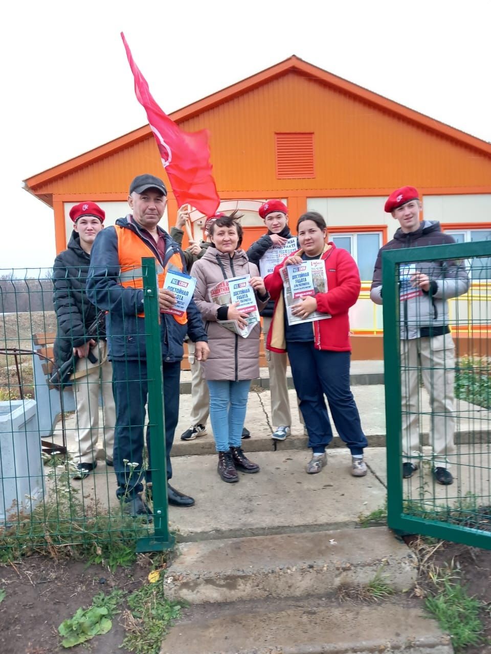 В Савгачеве полсотни граждан посетили штаб воинов-ветеранов