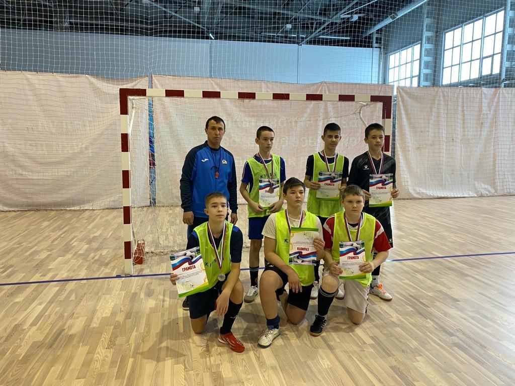 Аксубаевские футболисты завоевали первый и второй приз