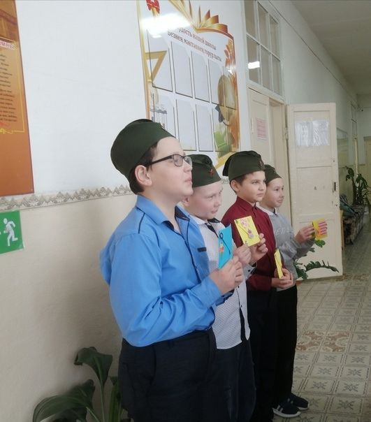 Идет Всероссийская акция « Поздравь защитника!»