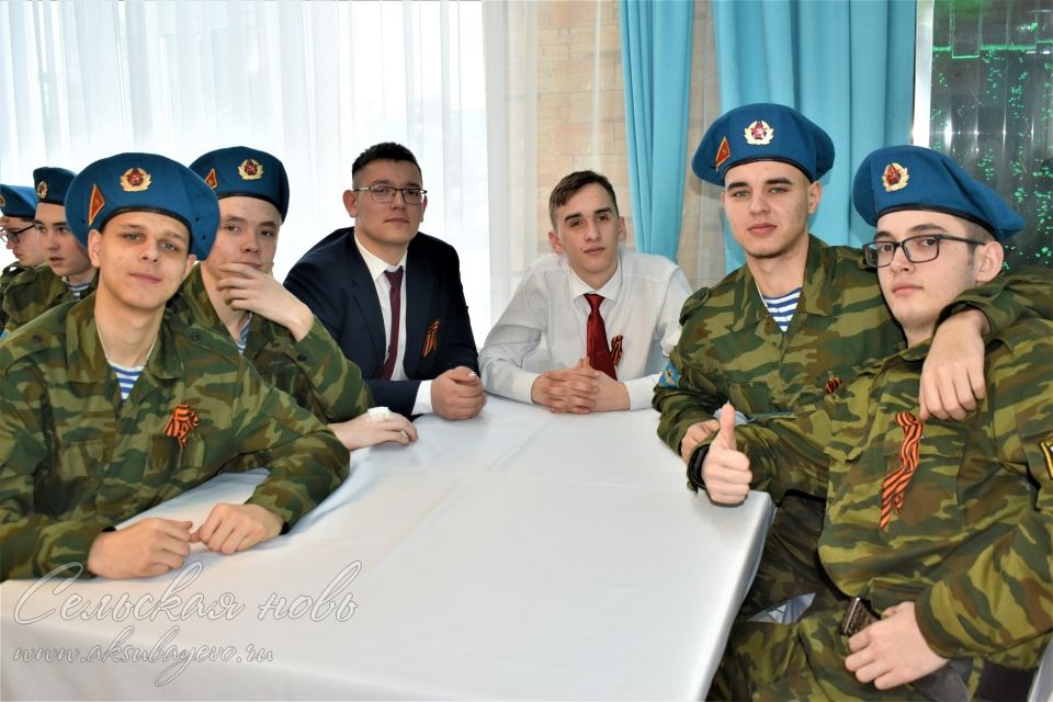 В Аксубаевском техникуме поздравили защитников Отечества