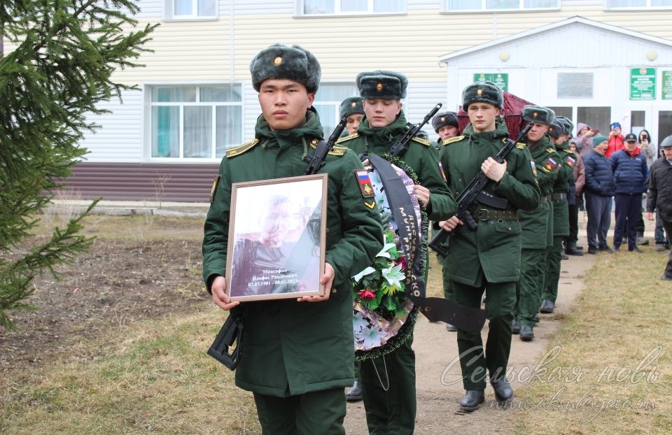 В Аксубаевском районе похоронили участника СВО Ильфата Минсафина