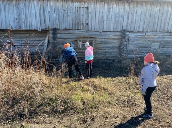 В рамках санитарно-экологического двухмесячника работают тимуровцы