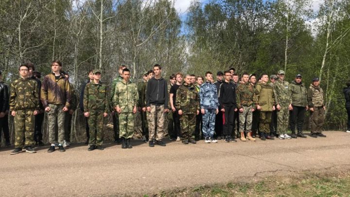 Аксубай укучылары танк полигонында хәрби эшкә өйрәнделәр