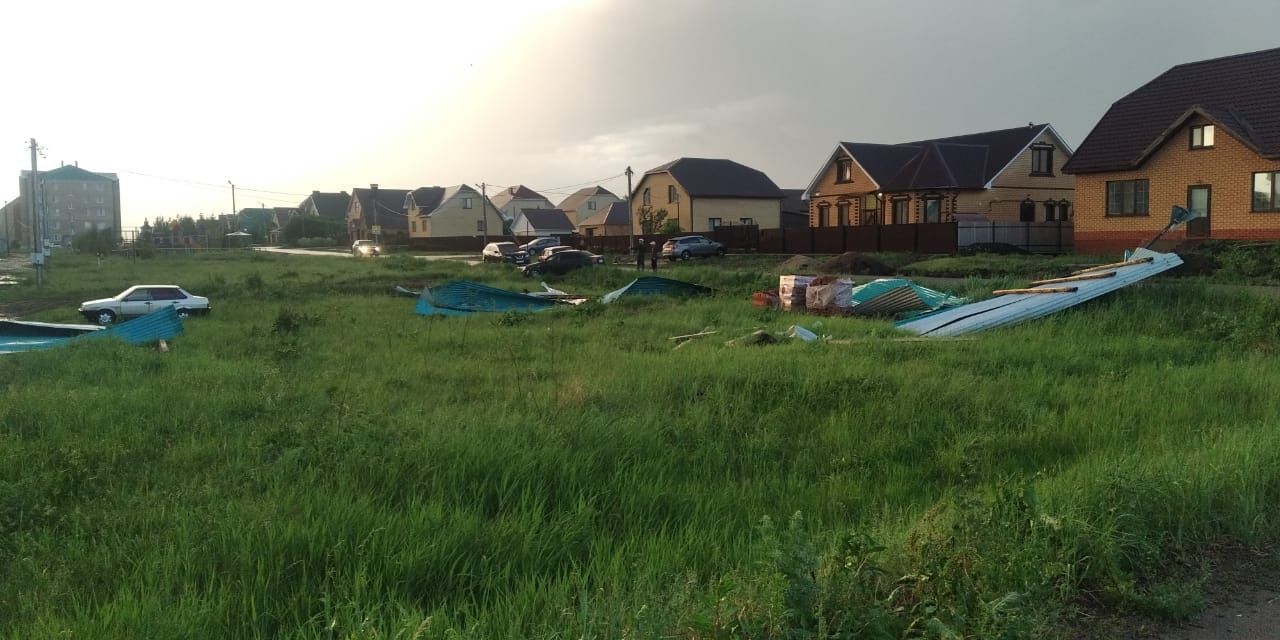 Сильный ураган в Нурлате оставил без света 12 многоквартирных домов