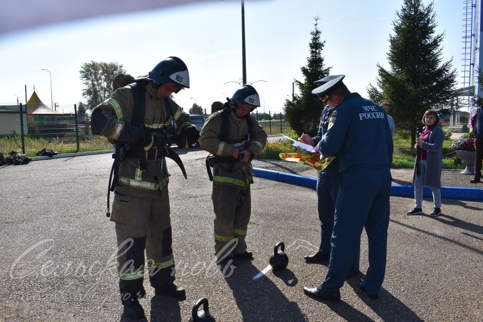 Аксубаевские спасатели стали победителями соревнований по пожарному многоборью