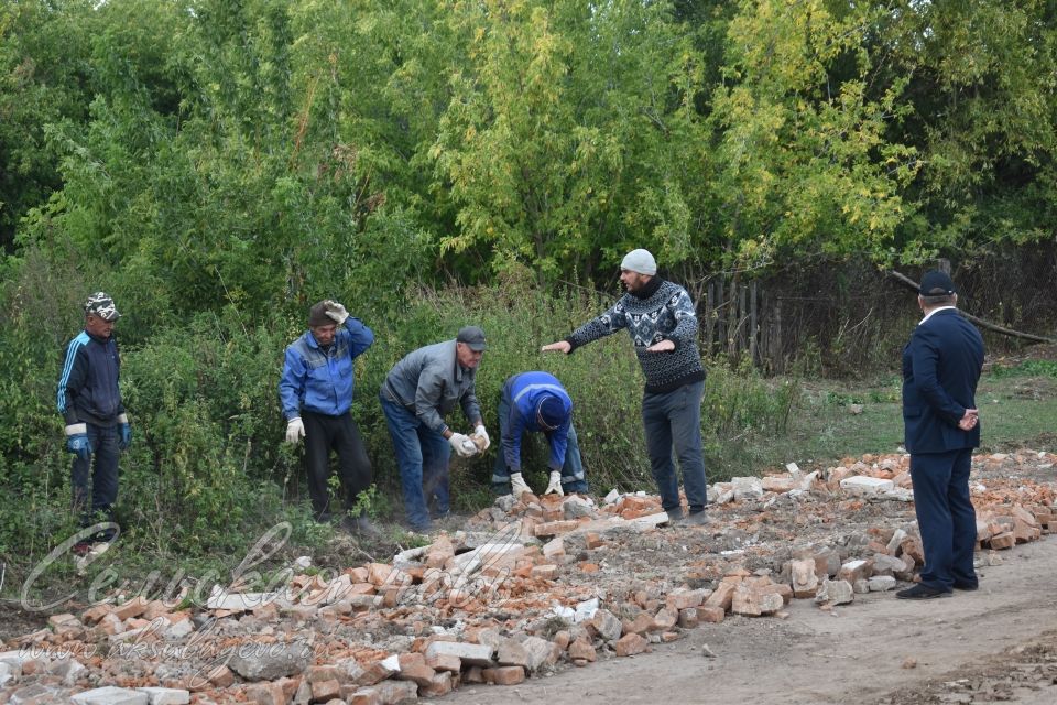 В Аксубаевском районе и плотина строится, и дорога до кладбища мостится, и сельская улица