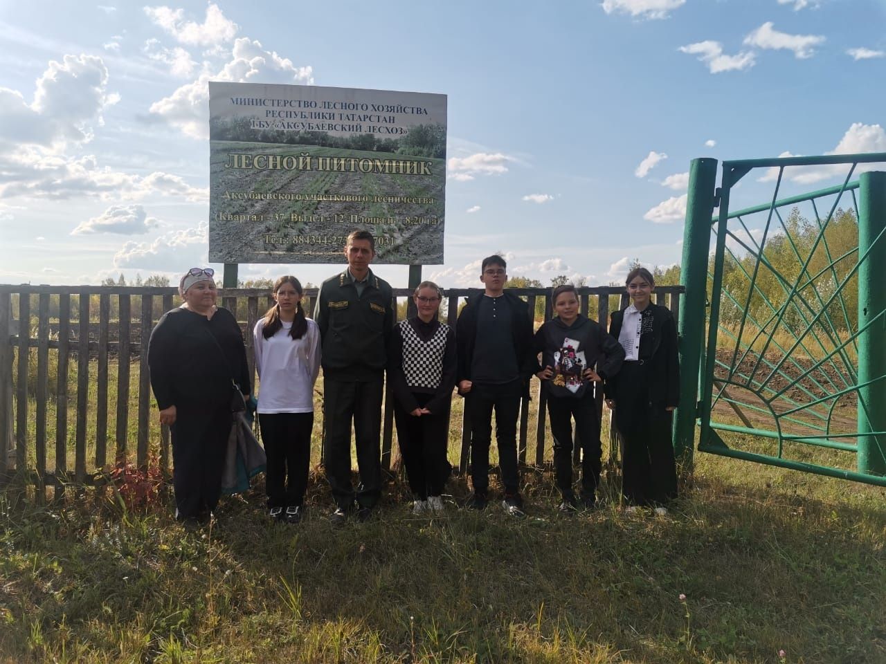 Аксубаевские школьники увидели, как выращивают будущий лес