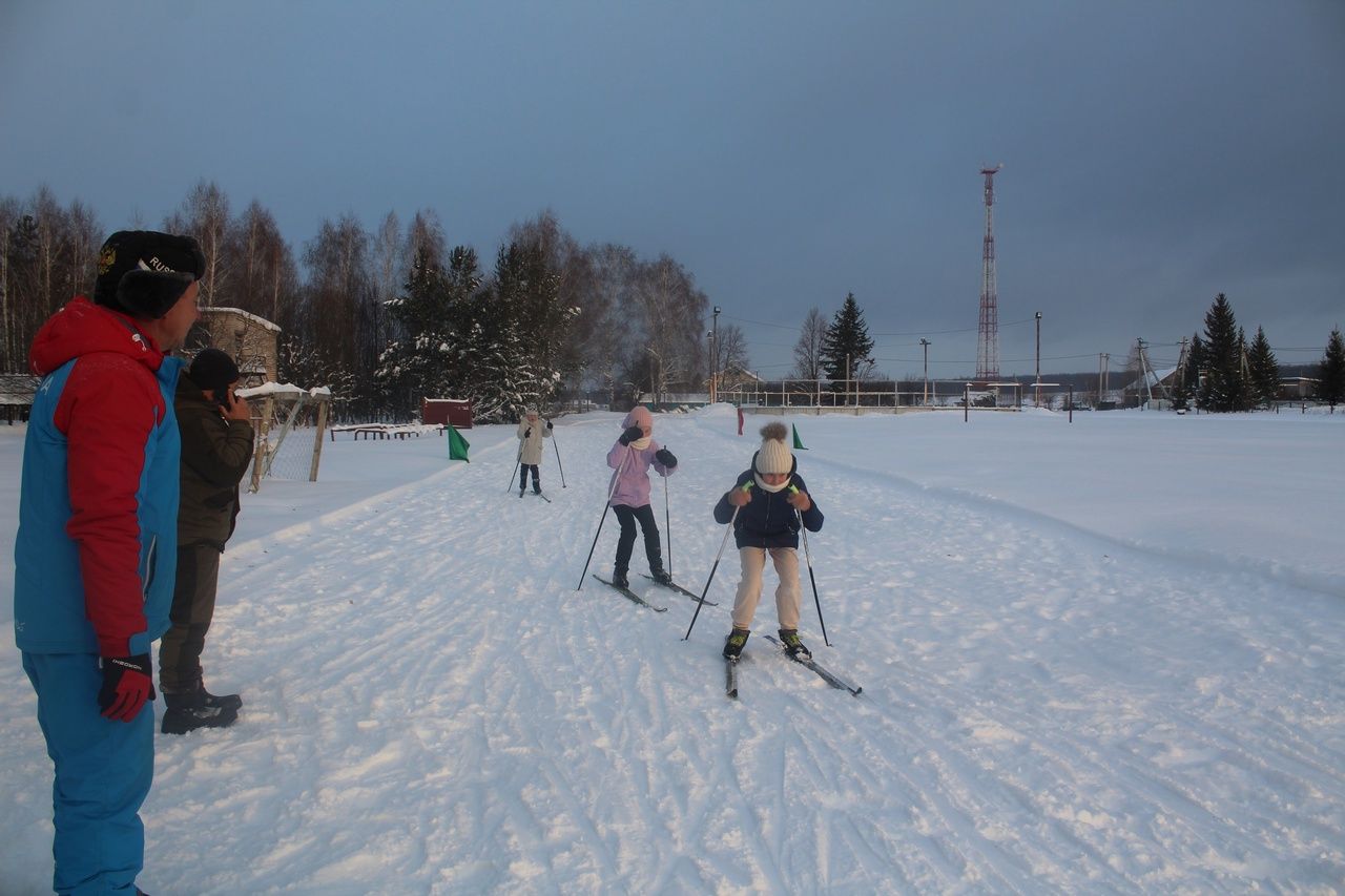 Аксубаевские школьники определяли лучшего на лыжне и получили новогодние подарки