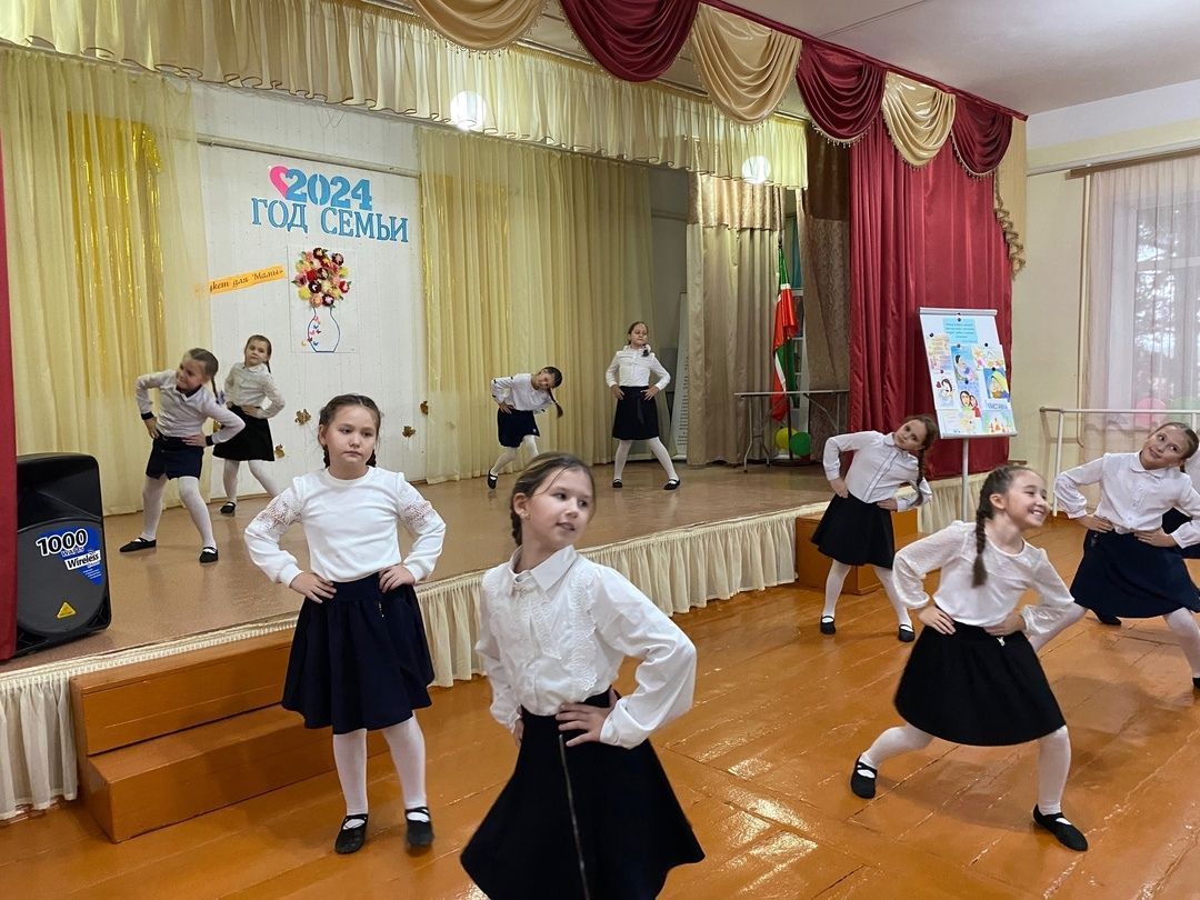 В школах района повсеместно прошел праздник, посвященный Дню Матери