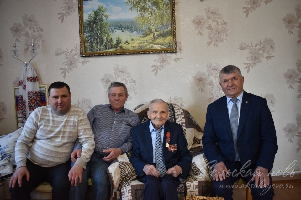 Глава Аксубаевского района поздравил с Днем Защитника Отечества солдата Победы