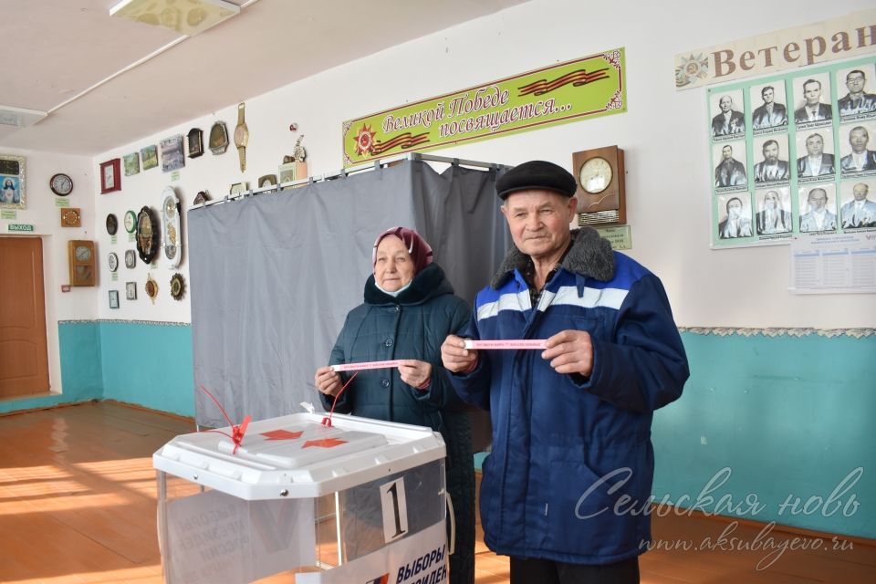 В Саврушах Аксубаевского района проголосовали родители участника СВО