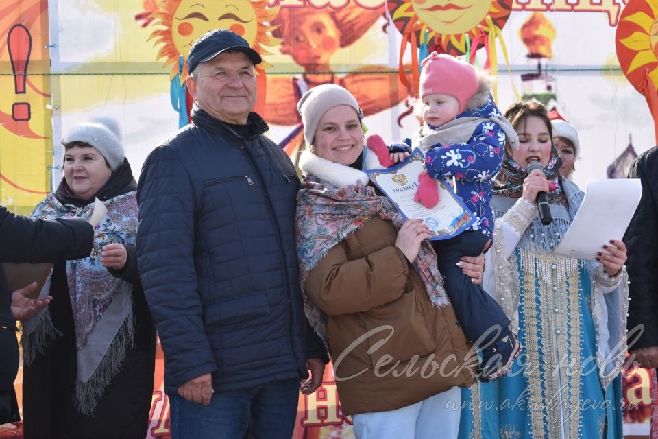 В Аксубаеве определились победители конкурса масленичных кукол