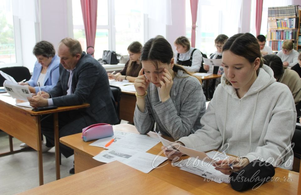 Аксубай мәктәбе мәйданчыгында «Жиңү диктанты» акциясе узды