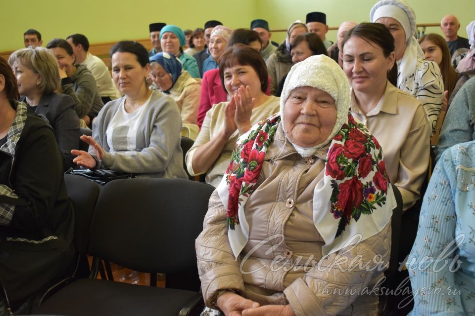 И стихи, и песни Алсу Нажмитдинова посвящает малой родине