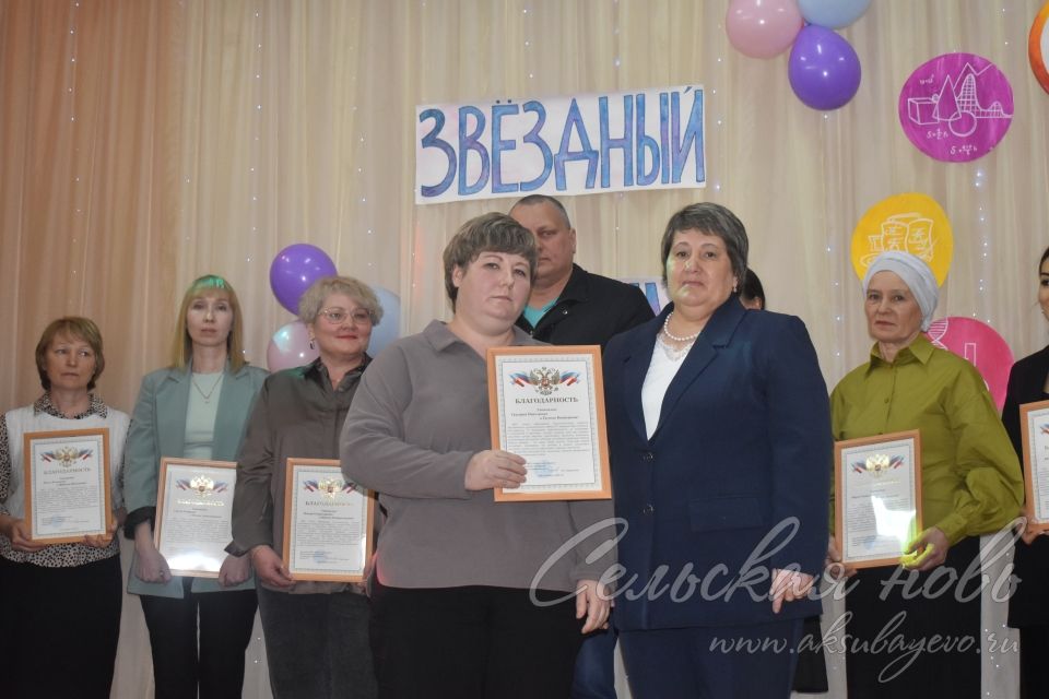 Аксубай мәктәбе мәйданчыгында олимпиада җиңүчеләрен хөрмәтләделәр