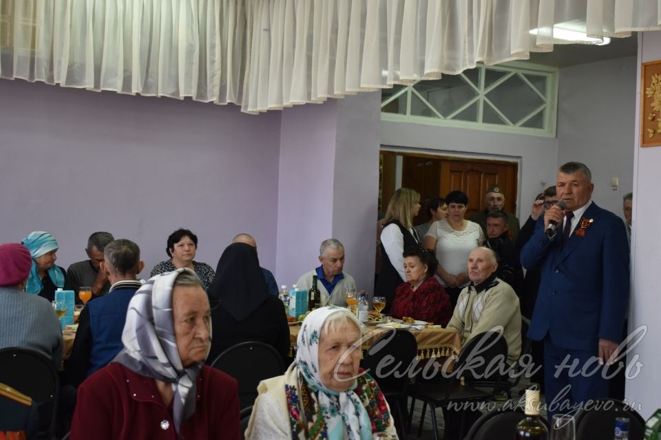 В Аксубаеве ветеранов, матерей и жен участников СВО поздравили с Днем Победы
