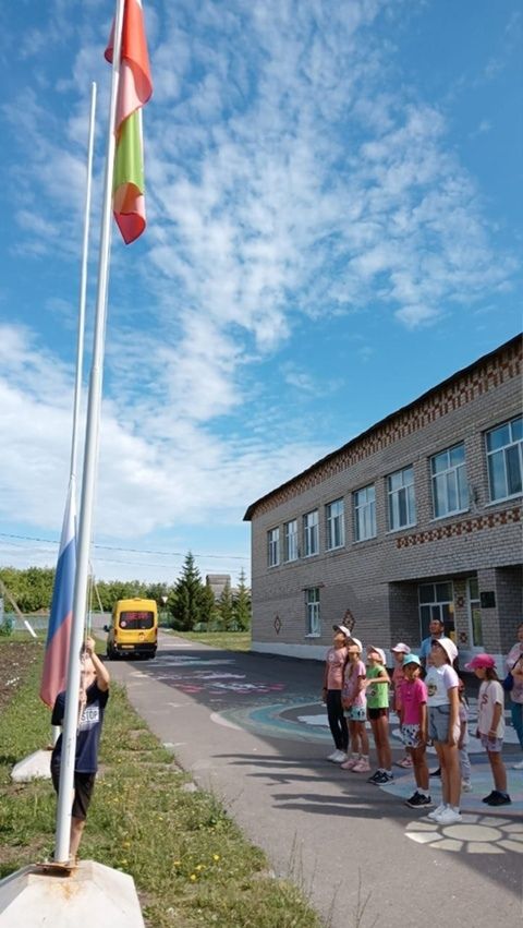 Сәламәтләндерү лагеренда ял итүче балалар финанслар белән эш итәргә өйрәнәләр