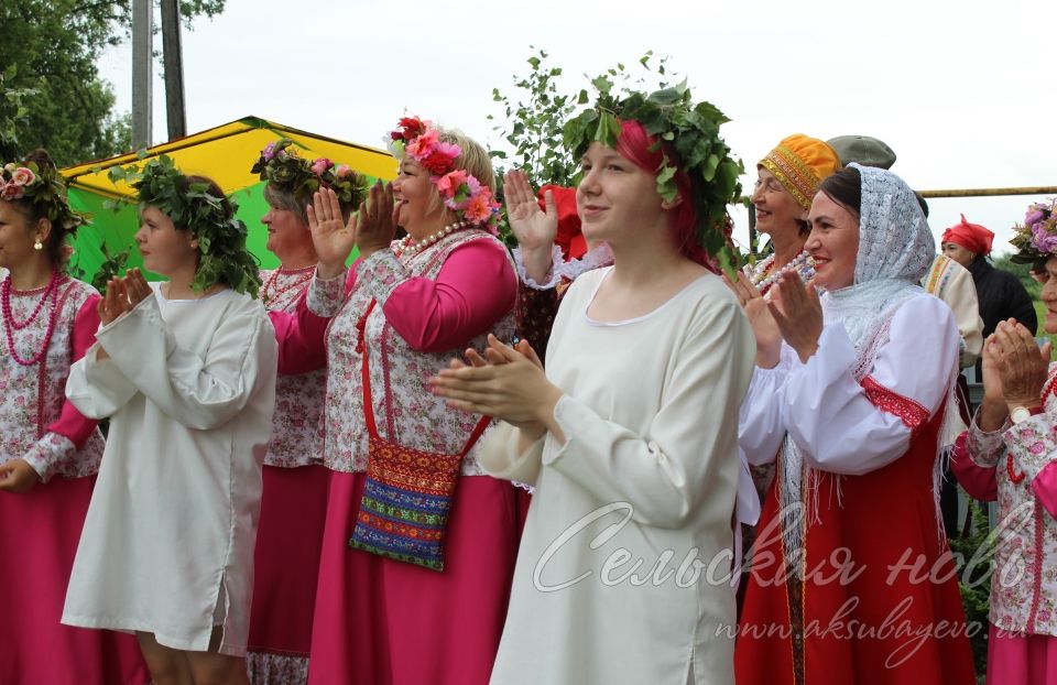 Ботка ашадылар, йомырка тәбәсеннән авыз иттеләр, хасталарны минек белән кудылар