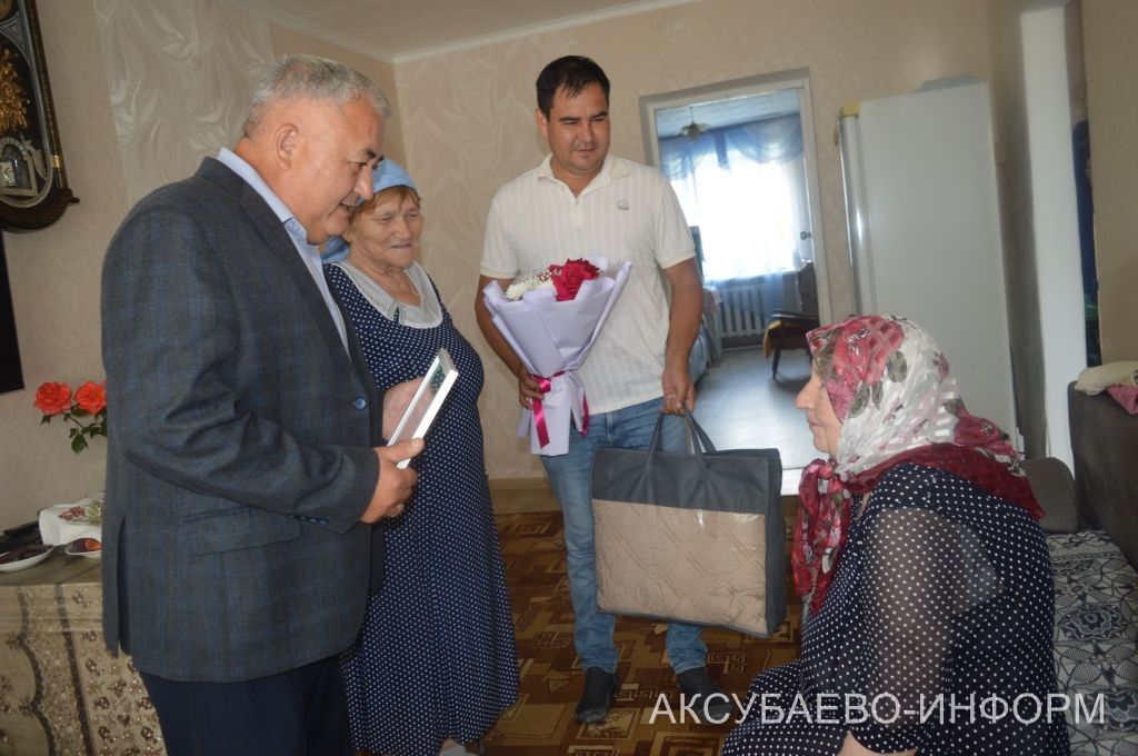 Аксубай ветеранын район җитәкчелеге юбилее белән котлады