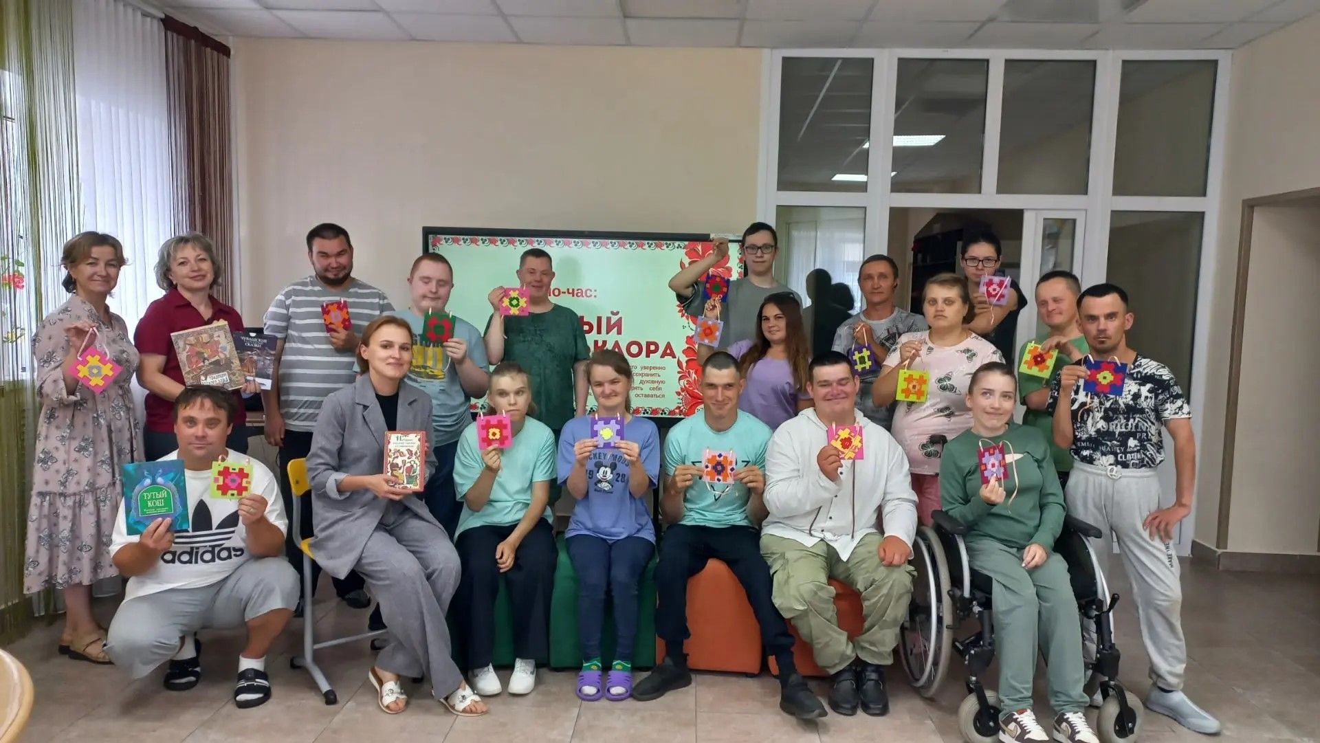Китапханәдә «Нежность» үзәгендә тәрбияләнүчеләр өчен «Фольклорның тере җебе» этно-сәгате үткәрелде