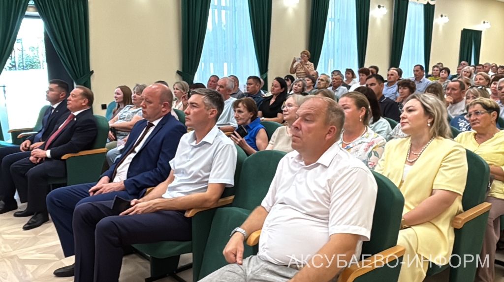 Айдар Метшин Аксубай районында «Нәтиҗәгә эшлибез!» форумында Халык партиясенең казанышлары һәм планнары турында сөйләде