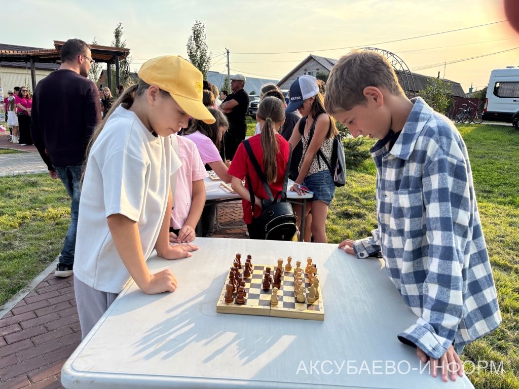 Игелекле күршеләр паркта очрашты